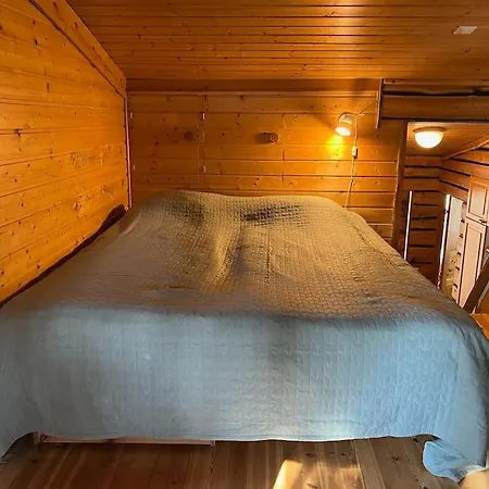 Apartment Rauhallinen Kelohuoneisto Laehellae Palveluita, Peacefull Log At Yllaes *