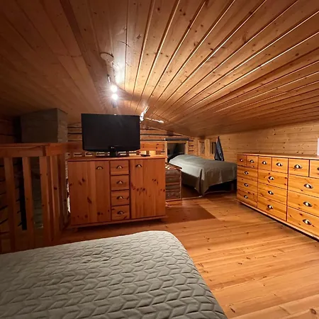 Rauhallinen Kelohuoneisto Laehellae Palveluita, Peacefull Log At Yllaes Διαμέρισμα *