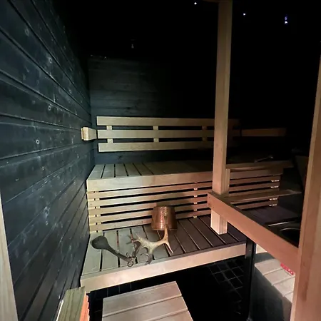 Rauhallinen Kelohuoneisto Laehellae Palveluita, Peacefull Log At Yllaes